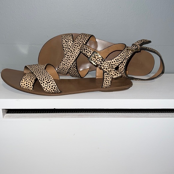 JCREW snow leopard flat sandals snow ❄️ 🐆